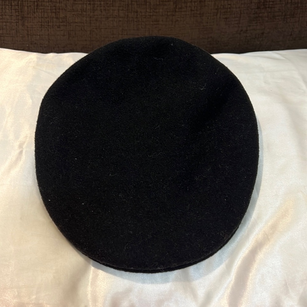 Classic Wool Kangol 504. Color: Black. Size: Medium